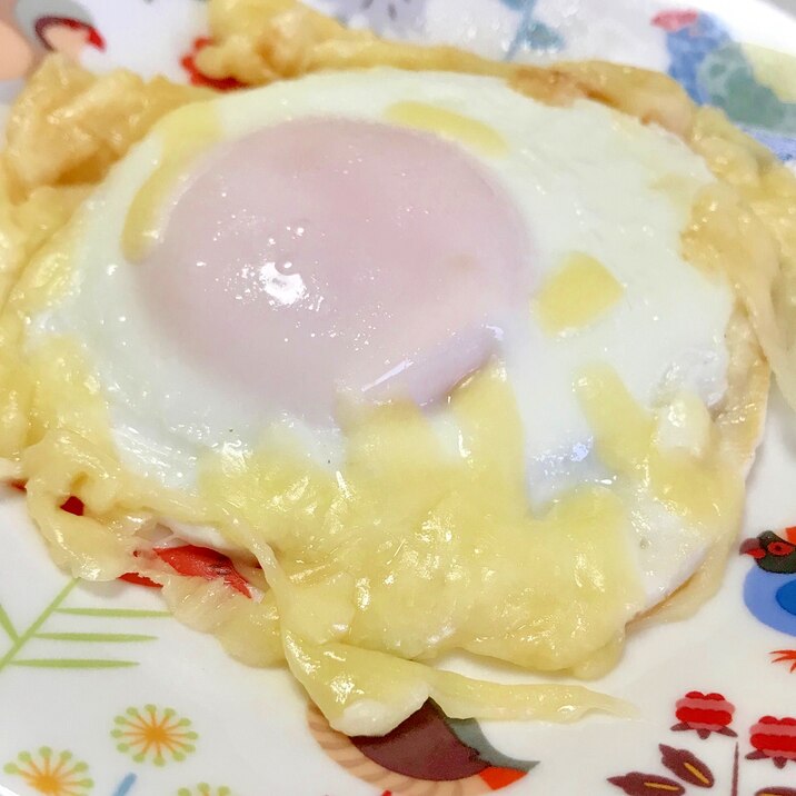 コンソメチーズの目玉焼き